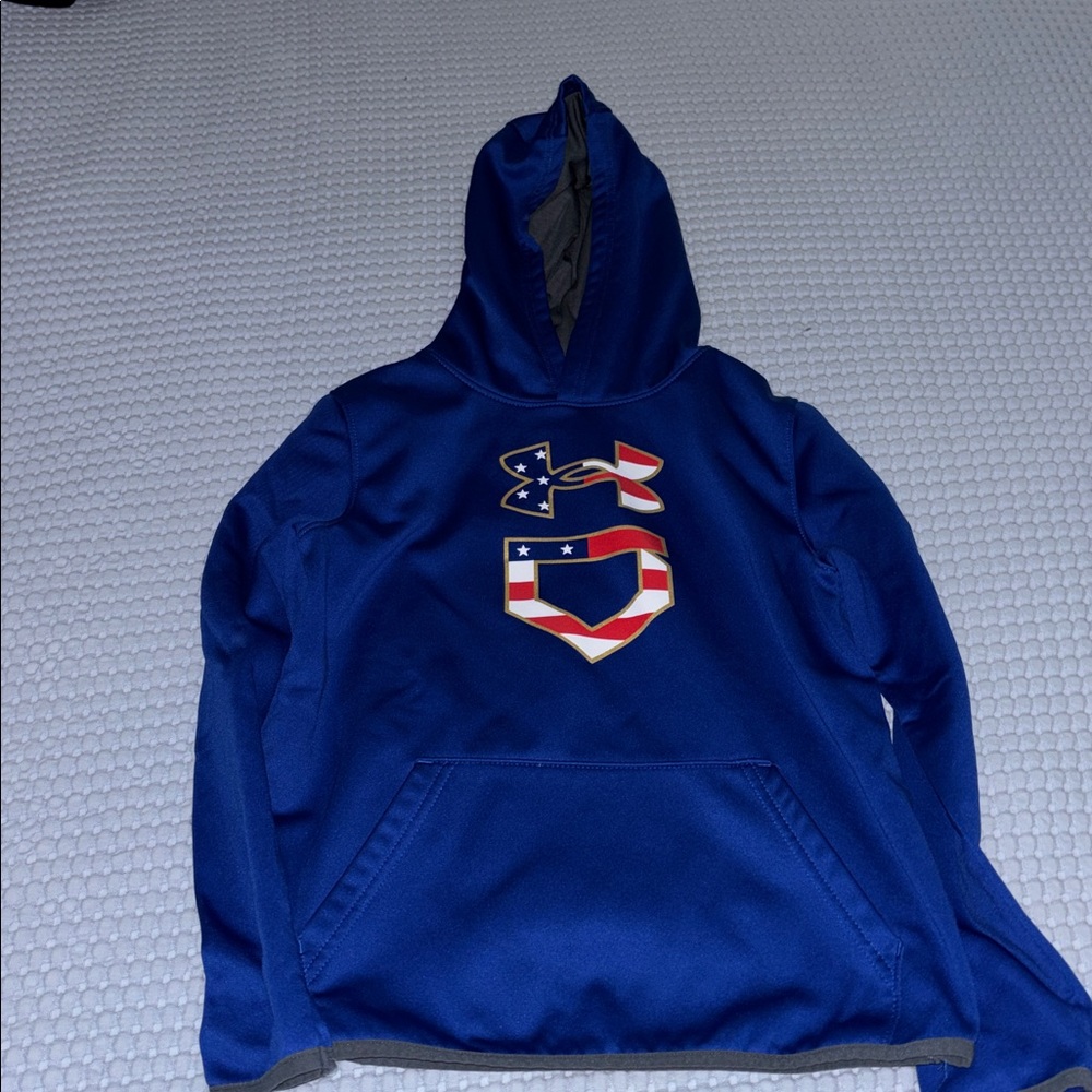 Under Armour, bundle of 5 shirts - 3 sweatshirts, 2 long sleeves -size medium - Picture 5 of 10